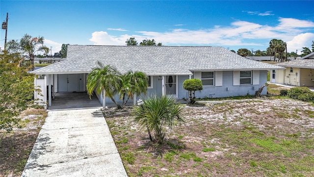 904 Desert Hills Dr, Sun City Center, FL 33573 - view of front of property featuring a shingled roof, concrete driveway, and an attached carport