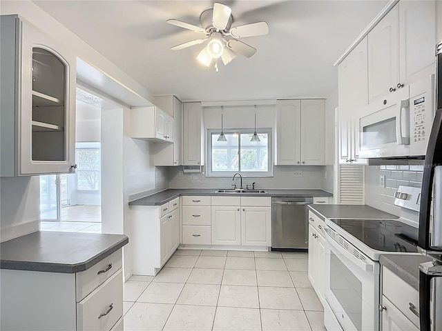 904 Desert Hills Dr, Sun City Center, FL 33573 - kitchen featuring white appliances, dark countertops, tasteful backsplash, and a ceiling fan