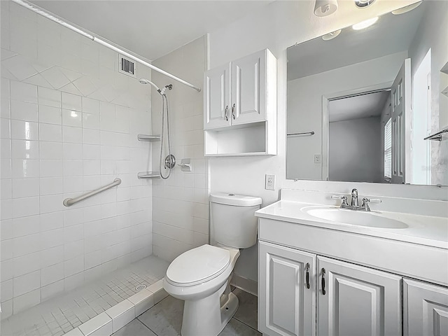 904 Desert Hills Dr, Sun City Center, FL 33573 - full bath featuring vanity, a tile shower, and tile patterned floors