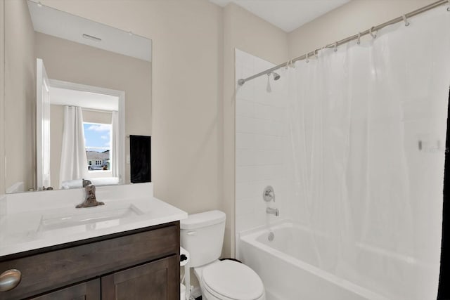 10379 Bridgegate Heights Loop, San Antonio, FL 33576 - full bath featuring shower / bath combo with shower curtain, toilet, and vanity