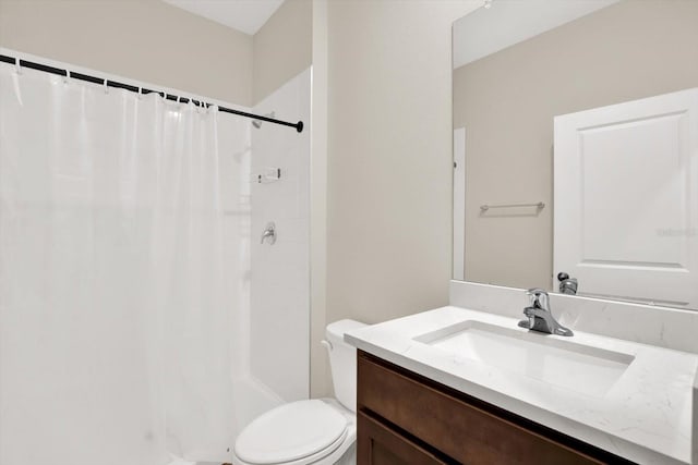 10379 Bridgegate Heights Loop, San Antonio, FL 33576 - full bathroom featuring a shower with shower curtain, toilet, and vanity