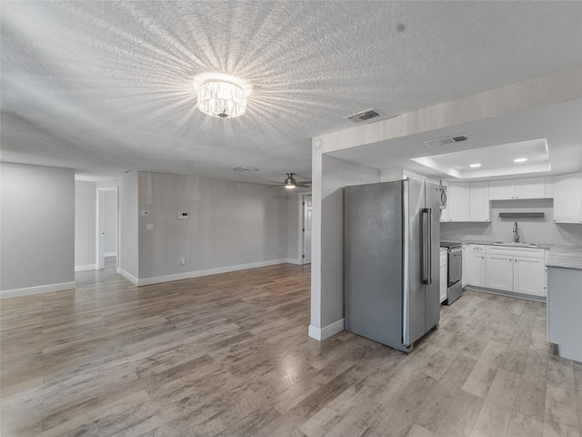 4238 Glissade Dr, New Port Richey, FL 34652 - kitchen featuring appliances with stainless steel finishes, a sink, a textured ceiling, open floor plan, and ceiling fan