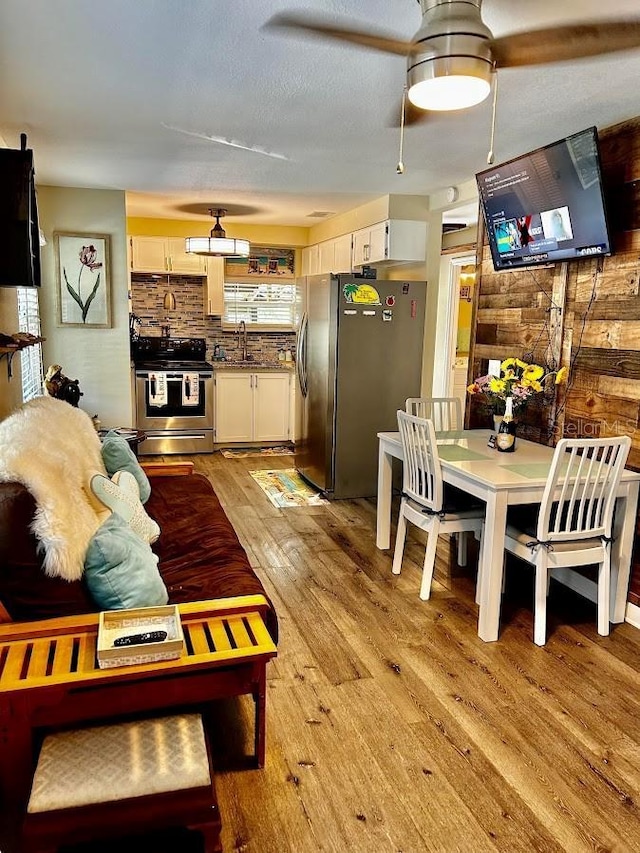 living area featuring light wood-type flooring