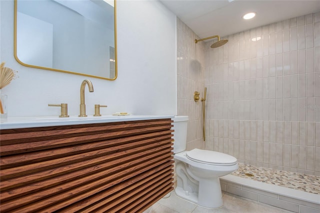 2870 Rampart Cir, Clearwater, FL 33761 - full bathroom featuring toilet, tiled shower, tile patterned flooring, vanity, and recessed lighting