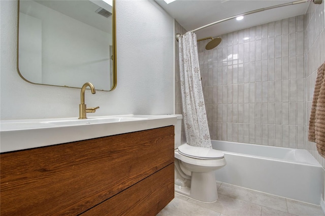 2870 Rampart Cir, Clearwater, FL 33761 - bathroom with tile patterned floors, toilet, vanity, and shower / bathtub combination with curtain