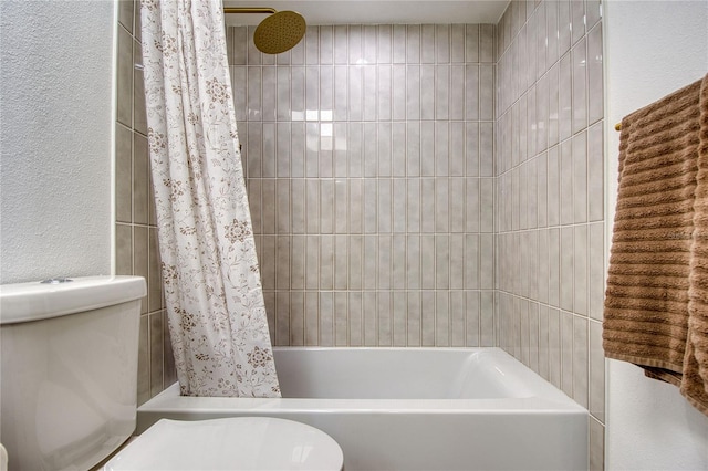 2870 Rampart Cir, Clearwater, FL 33761 - bathroom with toilet and shower / bath combo with shower curtain