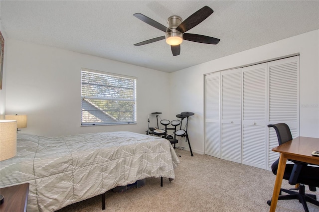 2870 Rampart Cir, Clearwater, FL 33761 - bedroom with carpet, a closet, a textured ceiling, a desk, and a ceiling fan