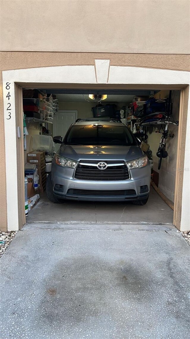 8423 Edgewater Place Blvd, Tampa, FL 33615 - view of garage