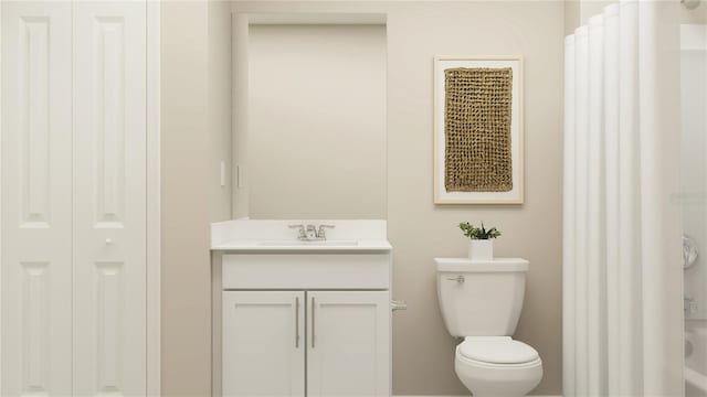 full bathroom with vanity, toilet, and curtained shower