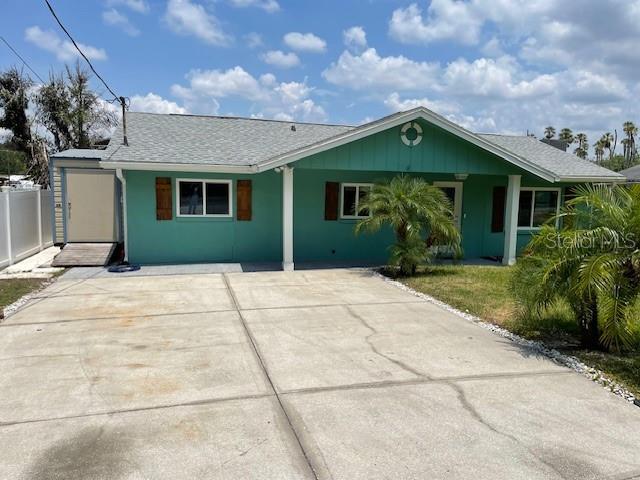 10922 Park Dr, Riverview, FL 33569 - ranch-style home with driveway