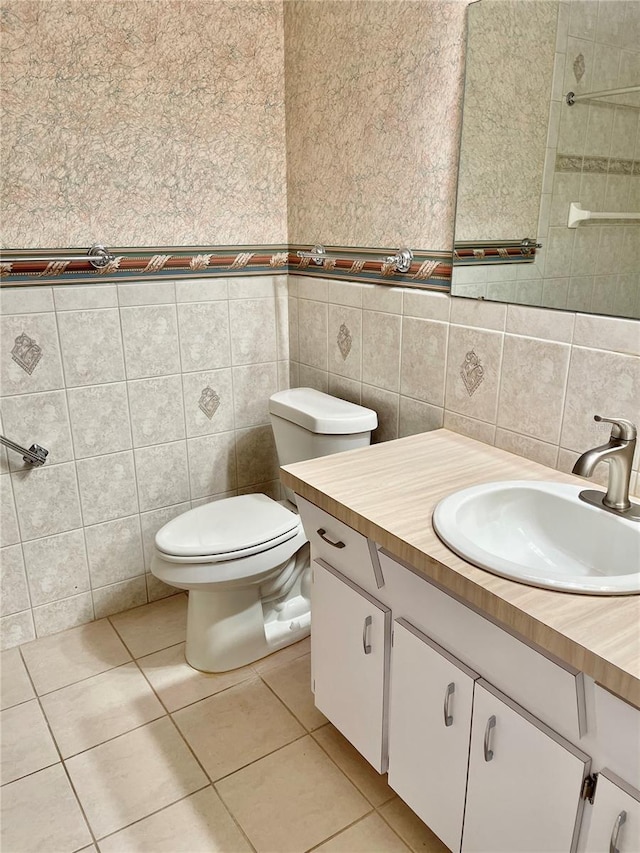2293 Swedish Dr Unit 11, Clearwater, FL 33763 - bathroom with tile walls, vanity, toilet, and tile patterned floors