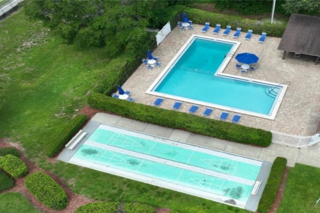 bird's eye view of a pool area