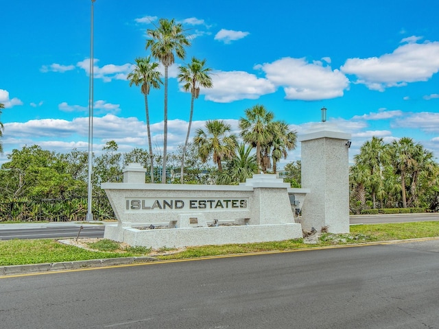 view of community / neighborhood sign