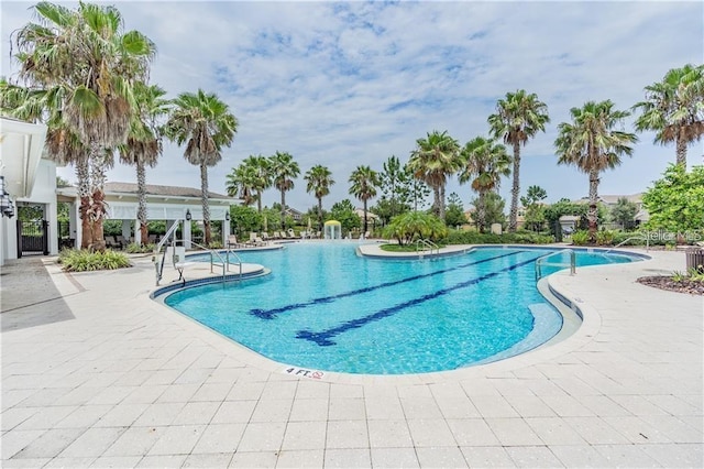 32242 Summerglade Dr, Wesley Chapel, FL 33545 - community pool with a patio