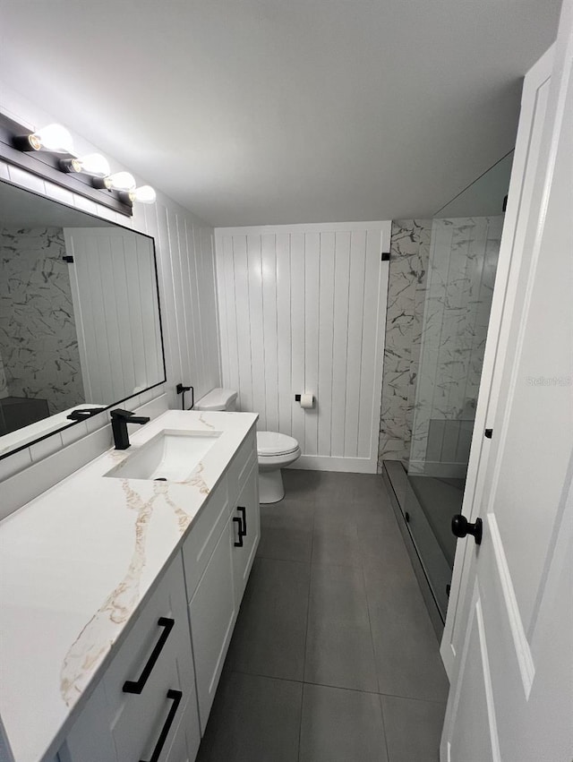 2424 W Tampa Bay Blvd Unit 203, Tampa, FL 33607 - full bath featuring a shower stall, toilet, vanity, tile patterned flooring, and wallpapered walls
