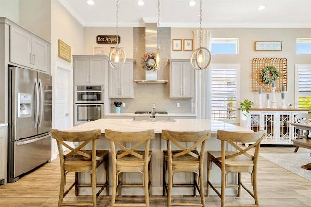 4093 Epic Cv, Land O Lakes, FL 34638 - kitchen with appliances with stainless steel finishes, ornamental molding, a sink, decorative backsplash, and a kitchen island with sink