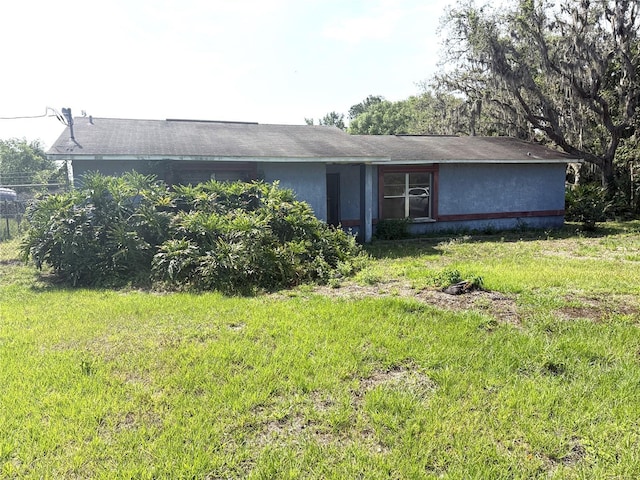 9722 Kenton Rd, Wesley Chapel, FL 33545 - rear view of property with a lawn