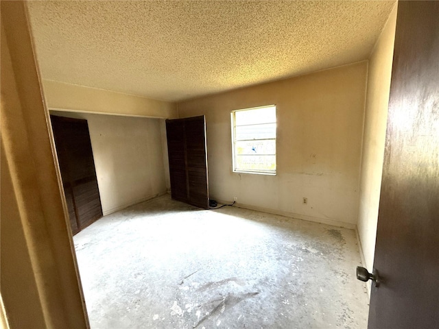9722 Kenton Rd, Wesley Chapel, FL 33545 - empty room featuring a textured ceiling