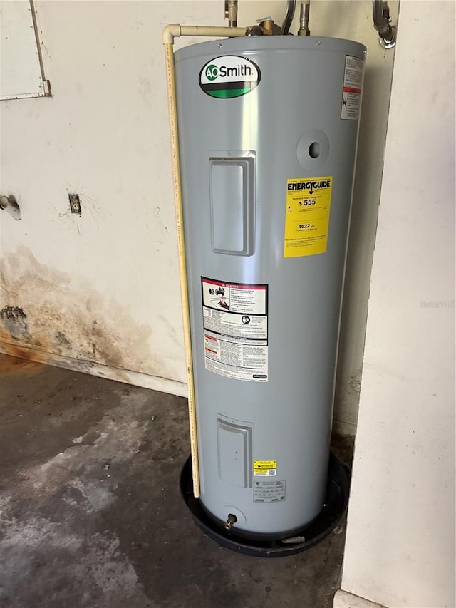9722 Kenton Rd, Wesley Chapel, FL 33545 - utilities featuring electric water heater