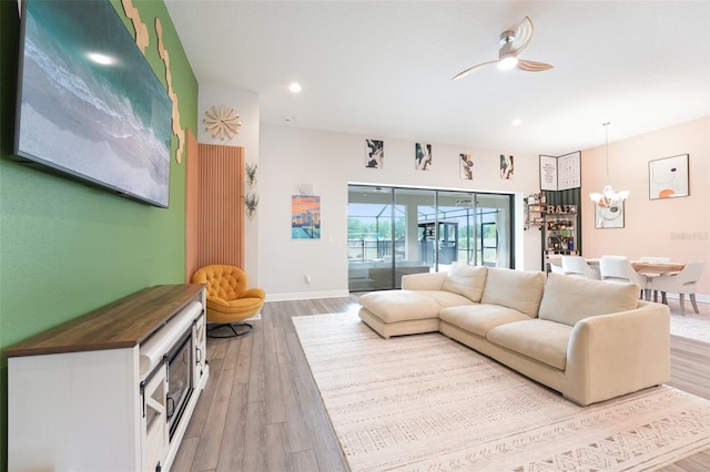 living area featuring light wood finished floors, baseboards, recessed lighting, and ceiling fan