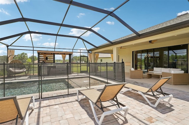view of patio featuring an outdoor living space, ceiling fan, an outdoor kitchen, and a lanai