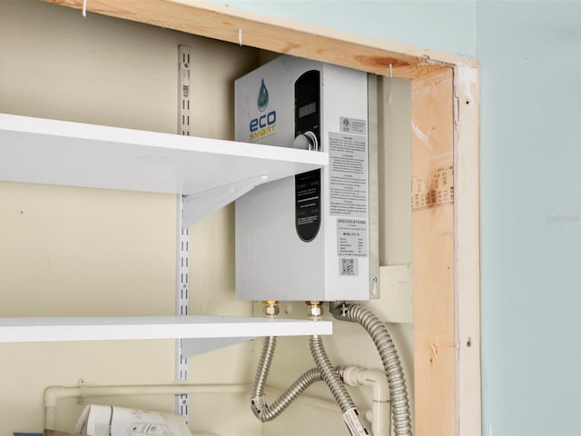 3031 56th St S, Gulfport, FL 33707 - detailed view of water heater