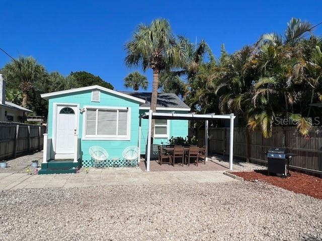 3031 56th St S, Gulfport, FL 33707 - view of outdoor structure featuring a fenced backyard