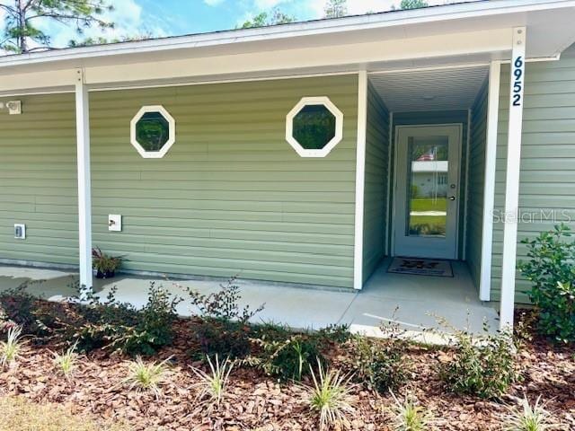 6952 W Barbara Ann Ln, Homosassa, FL 34446 - view of exterior entry with a porch