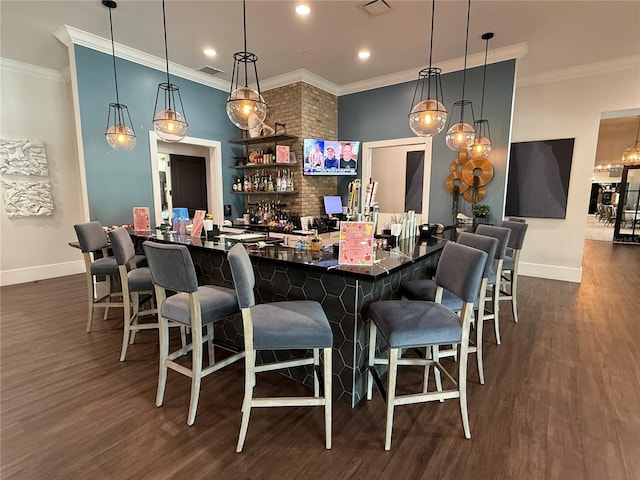 10098 Banyan Breeze Blvd, Land O Lakes, FL 34638 - indoor dry bar featuring baseboards, dark wood-style flooring, crown molding, decorative light fixtures, and recessed lighting
