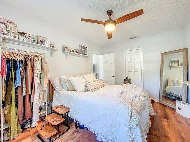 1221 E Hamilton Ave, Tampa, FL 33604 - bedroom featuring wood finished floors, ceiling fan, a closet, and a textured ceiling