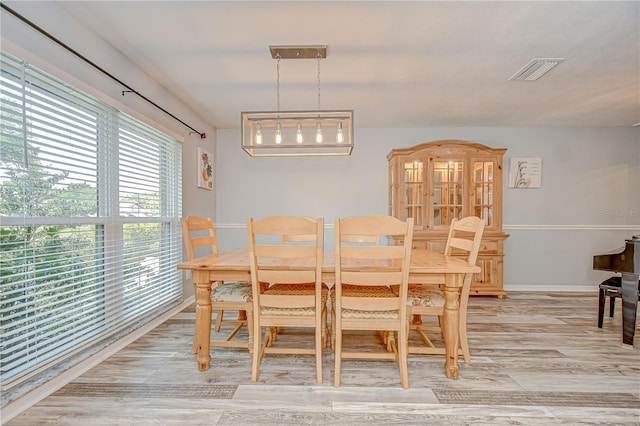2524 Laurelwood Ln, Valrico, FL 33596 - dining space featuring light wood-style flooring and baseboards