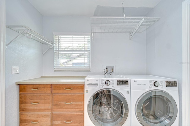 2524 Laurelwood Ln, Valrico, FL 33596 - laundry room featuring washing machine and clothes dryer