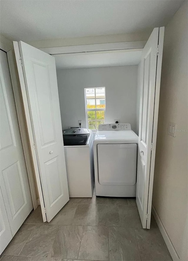 5111 28th Ave N, Saint Petersburg, FL 33710 - laundry room featuring washer and clothes dryer