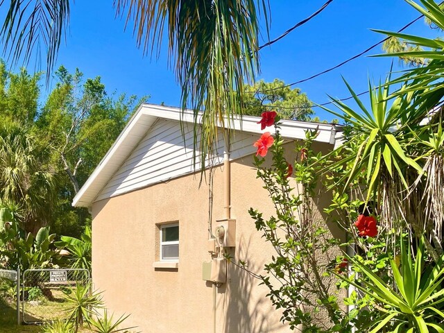 7425 W Maryland Ave W, Hudson, FL 34667 - view of side of property with stucco siding