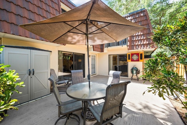 2626 2nd Ct, Palm Harbor, FL 34684 - view of patio featuring a storage unit, an outdoor structure, and outdoor dining area