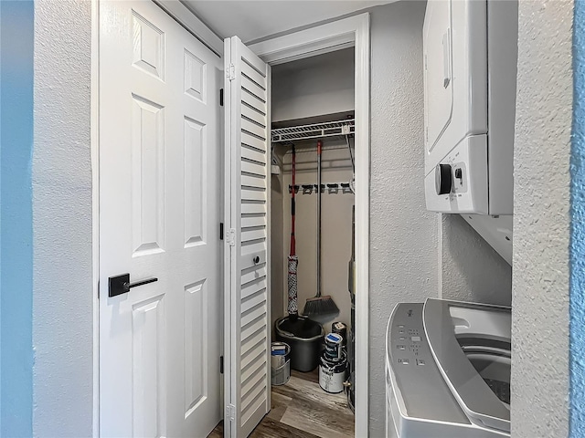 2653 N Seabreeze Pt Unit M-2, Crystal River, FL 34429 - spacious closet with stacked washer / drying machine and wood finished floors