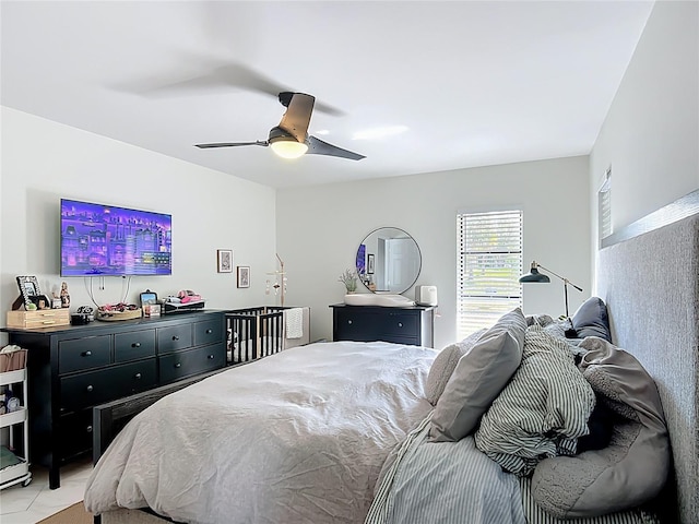 bedroom with ceiling fan