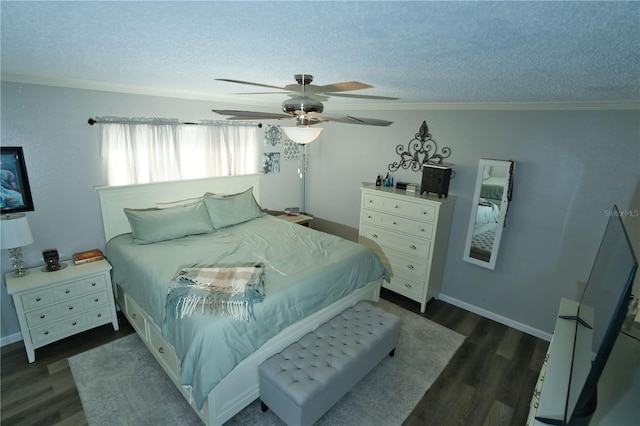 300 6th St N Unit E3, Safety Harbor, FL 34695 - bedroom with dark wood-type flooring, a textured ceiling, crown molding, a ceiling fan, and baseboards