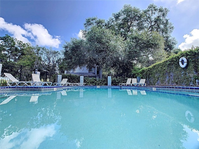 9722 Tiffany Oaks Ln, Tampa, FL 33612 - community pool with fence