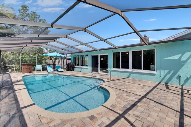6530 Manila Palm Way, Apollo Beach, FL 33572 - outdoor pool featuring a patio and a lanai