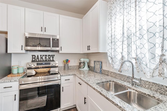 4316 Sailplane Ct, Wesley Chapel, FL 33545 - kitchen featuring appliances with stainless steel finishes, a sink, and white cabinets