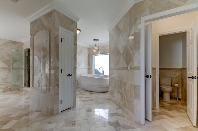 1089 Virginia St, Dunedin, FL 34698 - bathroom featuring tile walls, toilet, ornamental molding, and a soaking tub