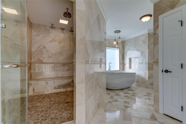 1089 Virginia St, Dunedin, FL 34698 - bathroom featuring a tile shower, crown molding, and tile walls