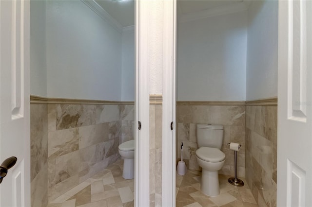 1089 Virginia St, Dunedin, FL 34698 - bathroom with toilet, tile walls, ornamental molding, wainscoting, and tile patterned floors
