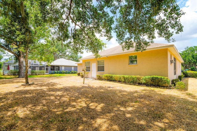 2214 Deerbrook Dr, Lakeland, FL 33811 - back of property with stucco siding
