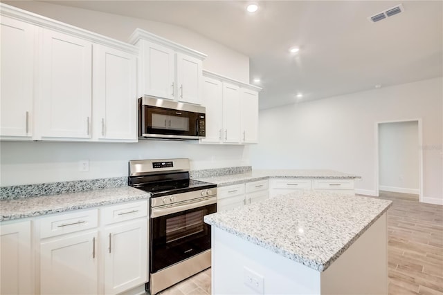 kitchen with stainless steel appliances, light wood finished floors, white cabinetry, a kitchen island, and a peninsula