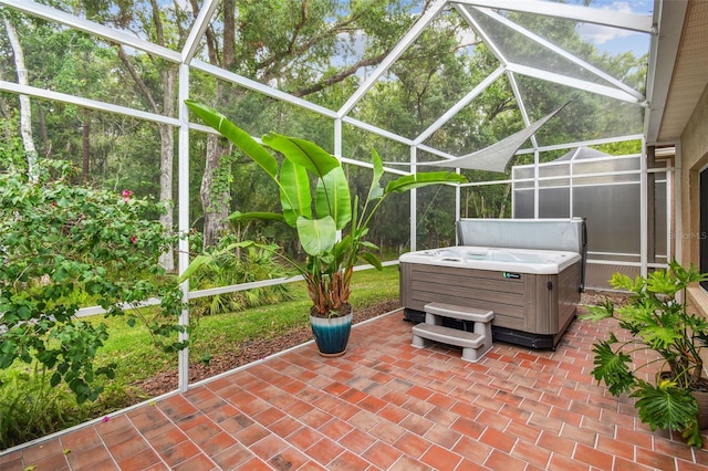 3762 Darston St, Palm Harbor, FL 34685 - sunroom with a jacuzzi