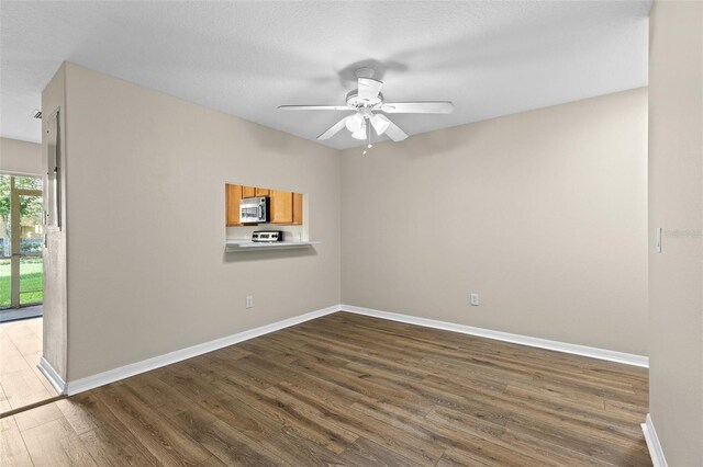 6250 Maisie Rd, Zephyrhills, FL 33542 - photo 9