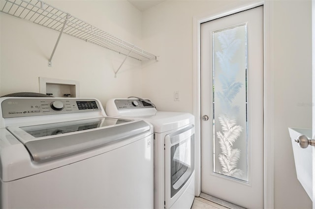 12421 Seabrook Dr, Tampa, FL 33626 - laundry room featuring independent washer and dryer