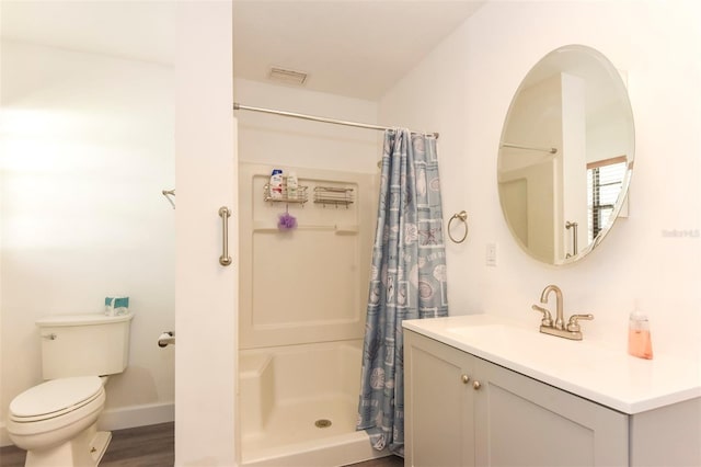 781 Little Pine Dr, South Daytona, FL 32119 - bathroom with curtained shower, toilet, vanity, baseboards, and wood finished floors